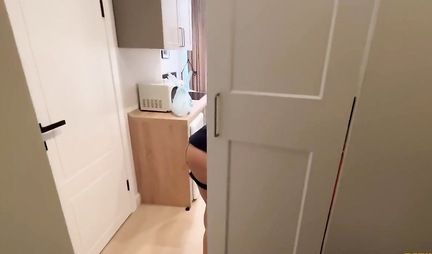 Russian girl sucks delivery mans cock to avoid paying