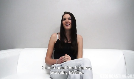 Skinny chick Suzana for the first time Fucks on the casting