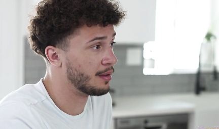 The trainer gave a ride to the asshole blonde on a dick during a workout