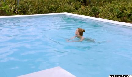 The masseur put the dick in the beautys ass and gave anal buzz