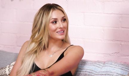 Four friends had a lesbian moaning party