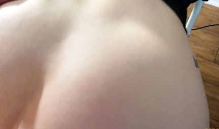 Russian chick knows how to give a great homemade blowjob