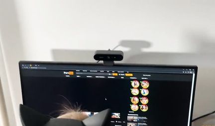 Russian chick knows how to give a great homemade blowjob