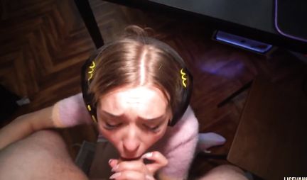 Russian chick had to break away from the game for sex