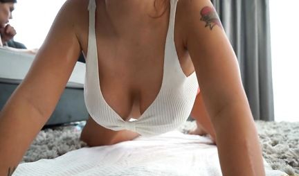 Lesbian fingers pleasing wet holes on a soft carpet