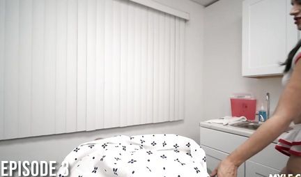 The doctor's magic hands are able to masturbate the dick cool