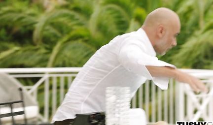 The mulatto took in anal a big dick of an experienced neighbor