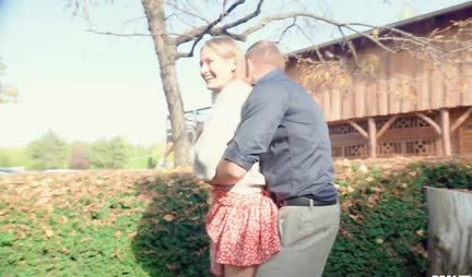 Skinny chick after a romantic walk gave a blowjob