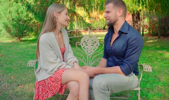 Skinny chick after a romantic walk gave a blowjob