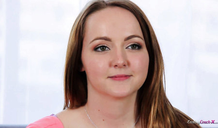 Cute chick comes to the casting and gets the smush-smush ...