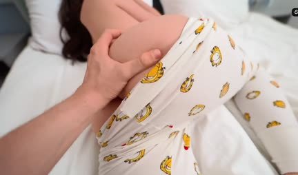 Big ass girlfriend excites a guy for sex in the morning