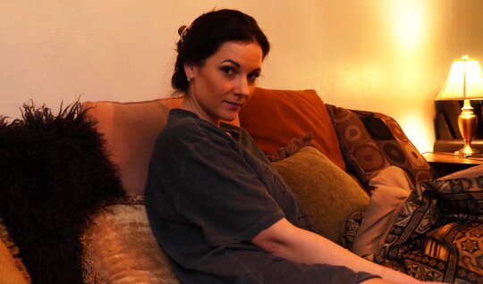 Mom couldn't sleep and she swept on her stepson's hot dick