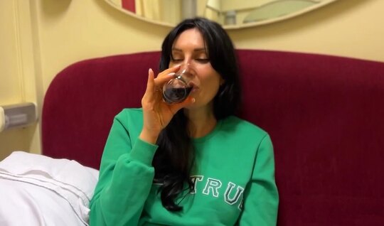 Russian woman drank a little and gave a blowjob to a new ...