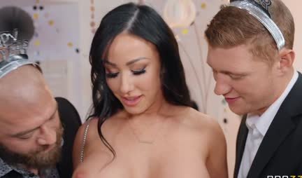 Pretty woman received double penetration in honor of the New Year