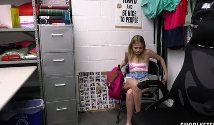 A young thief gave a cap to a guard with a strong dick