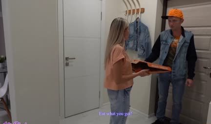 Russian chick paid in kind with a pizza delivery man