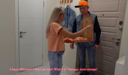 Russian chick paid in kind with a pizza delivery man