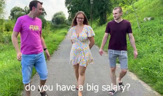 Russian pickup artist treated a mature woman to a cock ri...