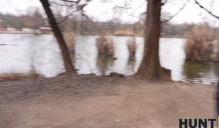 Slender cutie for the sake of money saddled the trunk of a young pikaper