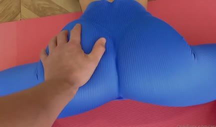 Chick in leggings wanted to have hot sex instead of training