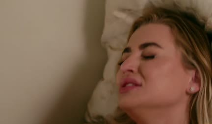 Horny blonde sits wet pussy on ex's face