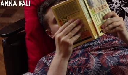 Russian chick ass lures a guy into home sex