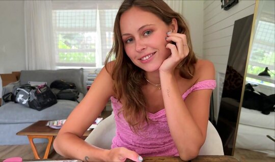 Cutie succumbed to the persuasion of a friend and framed ...