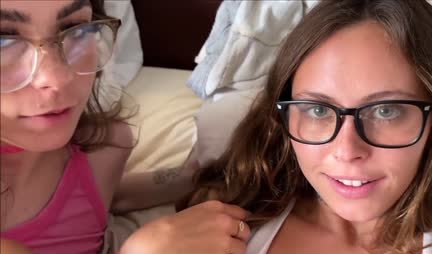 Chicks set up a guy's cock for a group sex with a double blowjob