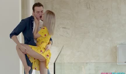 The first acquaintance with the blonde ended in hot sex