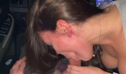 Russian bitch with big tits gives a blowjob in the car