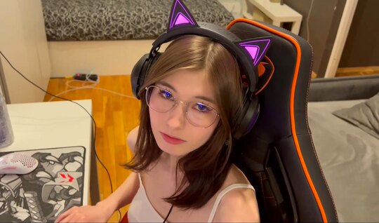 A young gamer got up doggy style to get a little distraction