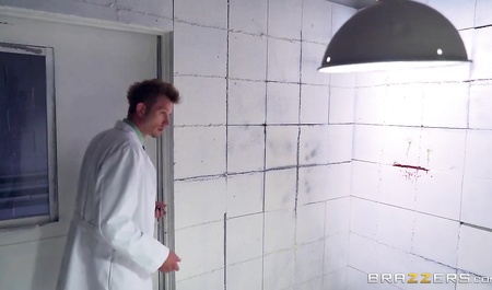 Doctor Fucks asylum Harley Quinn in a private room