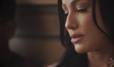 Sex with stepmother Jennifer White is the best way to relax her stepson