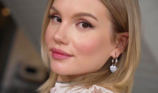 A skinny blonde wanted to sit on a dick with her anal hole