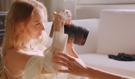 A young model substituted her pussy for her lesbian friend