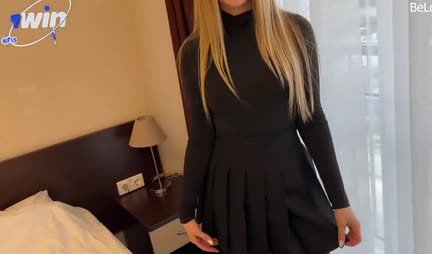 Russian courtesan professionally sucks client's shaft