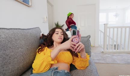 Mom with big tits knows exactly how to suck properly