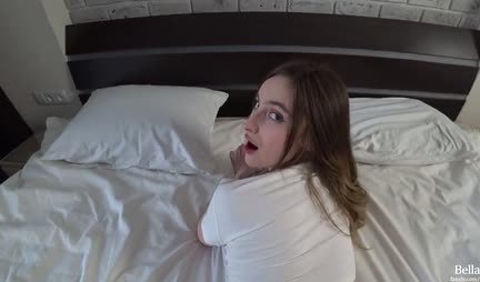 Russian chick with big ass enjoys morning sex