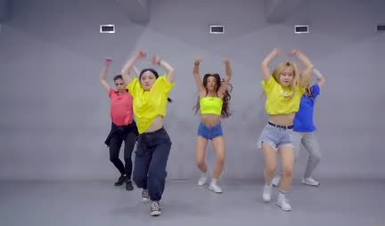 Young Asian girls skillfully shake their delicious asses