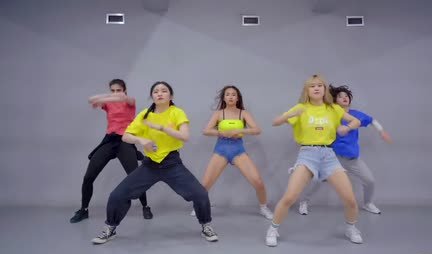 Young Asian girls skillfully shake their delicious asses