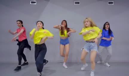 Young Asian girls skillfully shake their delicious asses