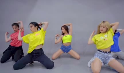 Young Asian girls skillfully shake their delicious asses