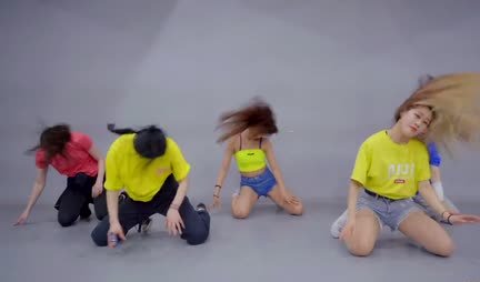 Young Asian girls skillfully shake their delicious asses