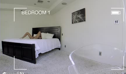 Prostitute with big tits serves the cock of a mature client