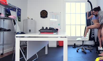 A skinny brunette offered her pussy for the athlete’s strong dick