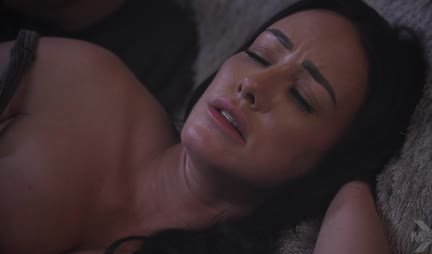 The sleeping stepmother received a strong shaft in her juicy pussy