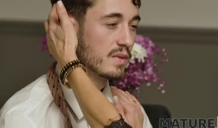 A mature woman with big tits gave a thrill to a young guy