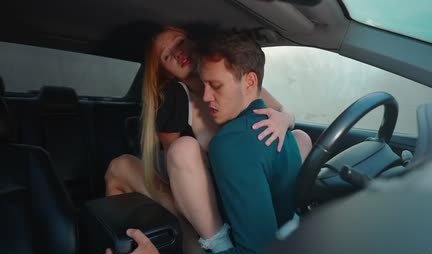 Russian girl took off her panties to have sex in the car