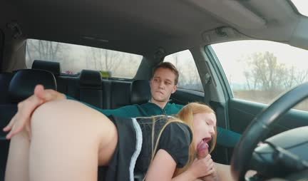 Russian girl took off her panties to have sex in the car
