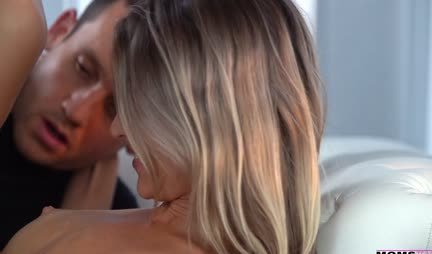 Skinny girlfriend wants to suck dick and fuck with a friend